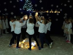 Rok szkolny 2020-2021 - 05. Szkolne Koło Wolontariatu składa zyczenia z okazji nadchodzacych Swiat Bozego Narodzenia i Nowego Roku 2021